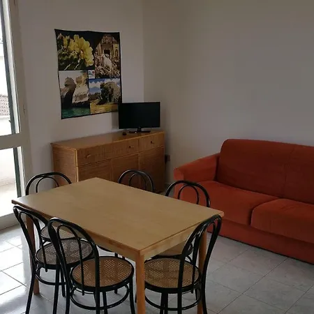 בית נופש Grazioso Con Giardino 10 *